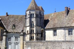 Façade château Gy.JPG